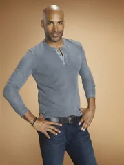 (1. Staffel) - Als ehemaliger Special Force Mitglied und dank seines guten Aussehens, wird Phil #2 (Boris Kodjoe) schnell zum Liebling bei den Frauen. Nicht nur das, sondern auch sein Name sorgen bei Phil für Unmut ...