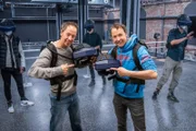Gerrit Braun (l.) und Frederik Braun mit VR-Ausrüstung
