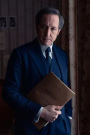 DCI Adam Dalgliesh (Bertie Carvel)