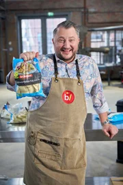 Viele Hersteller nutzen Weizeneiweiß für ihre veganen Maultaschen. Für die Gastronomie gibt es sie tiefgekühlt in XXL-Packungen. Sebastian Lege weiß, was dahintersteckt.