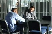Alvin Brickle (Jeremy Sisto, r.) ist Don bei seinem Fall mit Pony Fuentes (Wood Harris, l.) behilflich ...