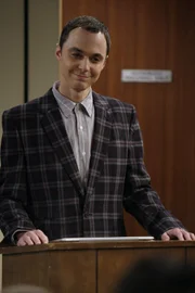 Nachdem Leonard und Sheldon (Jim Parsons) vor Studenten einen Vortrag gehalten haben, möchte sich Ramona, eine Studentin, unbedingt mit Sheldon treffen, um mit ihm über seine Arbeit zu reden. Allerdings mit fatalen Folgen ...