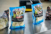 Für die Industrie hat Weizeneiweiß einige Vorteile: Es ist lange haltbar, günstig  und vergammelt nicht. Fleisch ist vergleichsweise teuer, verdirbt schnell und muss ständig gekühlt werden.