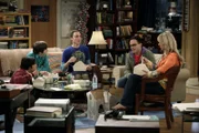Gute Freunde: Penny (Kaley Cuoco, r.), Leonard (Johnny Galecki, 2.v.r.), Sheldon (Jim Parsons, M.), Rajesh (Kunal Nayyar, l.) und Howard (Simon Helberg, 2.v.l.) ...
