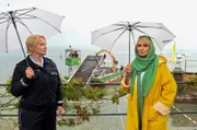 Nele Fehrenbach (Floriane Daniel, l.) ist sauer auf ihre Mutter Mechthild Fehrenbach (Diana Körner, r.). Für die Bauarbeiten der Bootsliegeplätze liegt keine Genehmigung vor.