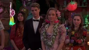 Henry Hart (Jace Norman, 2.v.l.), Joss Moss (Shelby Simmons, 2.v.r.)