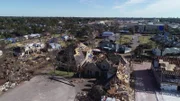 Ein Tornado in Mississippi hat auf einer Strecke von zweihundertfünfzig Kilometern alles in seinem Weg verwüstet. In Holly Springs wurden zehn Häuser getroffen und teilweise komplett zerstört.