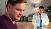 Dr. Marc Lindner (Christian Beermann, l.) kommt als Onkologe ins Klinikum, um einen Vortrag zu halten. Im Bereitschaftsraum bereitet er sich vor. Dr. Moreau (Mike Adler, r.) hält ihn für den neuen Hausmeister und lobt ihn für seine fleissige Arbeitshaltung.