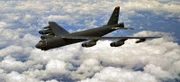 Der Stratosphärenbomber gehört zu den ältesten aktiven Kampfflugzeugen der Welt. Seit Juni 1955 ist die B-52 bereits für die US-Luftwaffe im Einsatz.