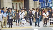 Bedingt durch Größe und Geschäftigkeit des Bahnhofs gibt es sogar Züge, die von einem Ende der Shinjuku Station zur anderen fahren.
