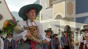 Grödner Dorfbewohner in traditioneller Kleidung.