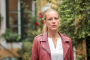 Gruppeninspektorin Penny Lanz (Lilian Klebow) beobachtet Stefan Pointner (Wowo Habdank), der sich heimlich mit Miriam Koslik (Doris Hindinger), seiner Geliebten trifft, weil er denkt, dass sie etwas mit der Entführung seines Sohnes zu tun hat.