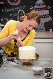 Enie van de Meiklokjes tobt sich am Teig aus und versteht es, auf charmante und vor allem einfache Weise, verschiedene Kreationen auf den Tisch zu zaubern ..
