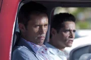 Nate (Seth Peterson, r.) konnte den Drogendealern entkommen und hat Kontakt zu Michael (Jeffrey Donovan) aufgenommen. Gemeinsam schmieden sie einen riskanten Plan.  +++