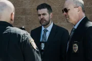 Nachgestellte Szene: Detective Timothy Crawford und Detective Scott Kashino  +++