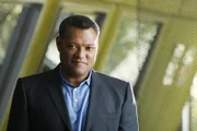 Laurence Fishburne (Dr. Ray Langston).