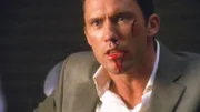 Um an Informationen über eine Menschenhändlerbande zu kommen, gibt Michael (Jeffrey Donovan) sich als einer von ihnen aus.