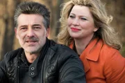 Candice (Cécile Bois, r.) trifft Canovas (Stéphane Blancafort, l.) wieder und möchte ihn nicht mehr verlassen.