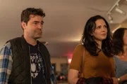 Sam Loudermilk (Ron Livingston, l.); Allison Montgomery (Laura Mennell, r.)