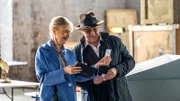 Kathleen Sutton (Janet Zarish, l.) und Raymond 'Red' Reddington (James Spader, r.)