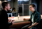 Oliver Queen (Stephen Amell, l.) und William Clayton (Jack Moore)