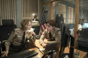 Liz Danvers (Jodie Foster, li.)