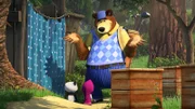 Der Bär in stilechten Golfklamotten.