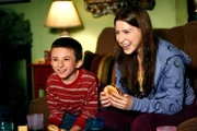 Werden sie das bevorstehende Date ihrer Eltern zum Platzen bringen? Brick (Atticus Shaffer, l.) und Sue (Eden Sher, r.) ...