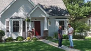 H2 David Bromstad with winner in front of house