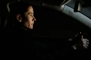 In her Car Staffel 1 Folge 10 Die verwunschene Flöte 2024 Auf dem Weg zur letzten Station: Anastasia Karpenko als Lydia  Copyright: SRF/ZDF/SLM/Gaumont/Roman Lisovsky