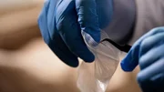 Forensischer Experte sammelt Beweise