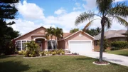 Bob hat eine Million Dollar mit einem Rubelllos gewonnen. Das Geld möchte er in ein Traumhaus für sich und seine Frau in Cape Coral, Florida, investieren. David Bromstad hilft bei der Haussuche. Er findet potentielle Immobilien zu fairen Preisen und in atemberaubender Kulisse.