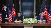 Kim Yo-jong begleitet ihren Bruder Kim Jong-un bei seinem Treffen mit dem damaligen US-Präsidenten Donald Trump.