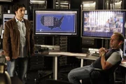 Werden Larry (Peter MacNicol, r.) und Charlie (David Krumholtz, l.) Hinweise auf die Täter finden können?