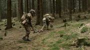 Szenische Rekonstruktion der Suche einer US-Sondereinheit auf tschechoslowakischen Gebiet nach Kriegsende.