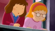 Als Laura und Sophie nachts aus dem Fenster sehen, entdecken sie einen unheimlichen Mann im Hof.