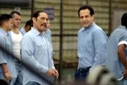 Im Gefängnis macht Mr. Monk (Tony Shalhoub) Bekanntschaft mit dem Häftling Spyder Rudner (Danny Trejo).