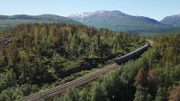 Endlose Wälder, mächtige Berge: Die Nordlandbahn auf ihrem Weg durch wilde Natur Norwegens.