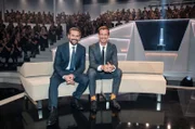 Joko (r.) und Klaas (l.) buhlen um die Gunst des Publikums, denn beide sind überzeugt davon, 'Die beste Show der Welt' zu präsentieren.