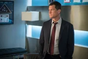 Det. Al Burns (Dylan Walsh).