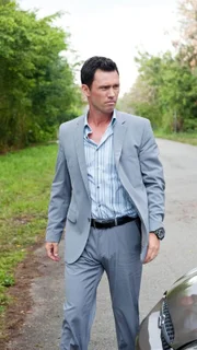 Nachdem Michael (Jeffrey Donovan) einen Schwerverbrecher bei seiner letzten Aktion hinter Gitter gebracht und dem Chef des Managements das Leben gerettet hat, genießt er nun das volle Vertrauen des FBIs.