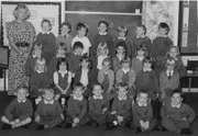 Gwen Mayor und ihre Schüler, 1996.