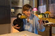 Rabe Rudi (Lennart Morgenstern) ist sauer: Warum kann er nicht mit Siebenstein (Henriette Heinze) einen Gruselfilm anschauen?