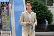 Neal Caffrey (Matthew Bomer)
