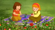 Laura und ihre Freundin Sophie haben im Garten einen kleinen Baumsprößling gepflanzt.