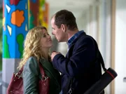 Anna Eisert (Fiona Coors) und Georg Lohmann (Olaf Burmeister) haben seit einigen Monaten ein Verhältnis. Georg beteuert Anna immer wieder, seine Frau bald zu verlassen, um mit Anna zusammensein zu können.