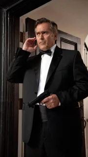 Sam Axe (Bruce Campbell) arbeitet als Sicherheitspersonal für einen schwerreichen Geschäftsmann, der im Besitz einer brandneuen Erfindung, eine Lithium-Ionen Batterie, ist.