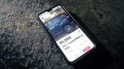 Werbung, die auf dem Bildschirm des Telefons angezeigt wird.