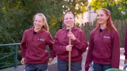 Anuk, Lina und Leonie (v.l.) sind gespannt, was sie am ersten Tag im Zoo Leipzig erwartet.