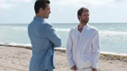 Michael (Jeffrey Donovan, l) erhofft sich von dem Gespräch mit den Schwerverbrecher Simon Escher (Garret Dillahunt) vor allem Eines: Er will herausfinden, wer noch hinter der Bibel her ist!